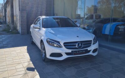 Mercedes Benz C200 – Usado